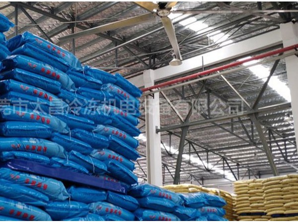 高大空間通風(fēng)降溫一定要用工業(yè)大風(fēng)扇,用了才知道效果這么好！